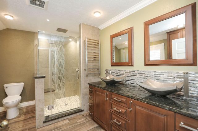 722 Crossroads Drive, Houston, TX 77079