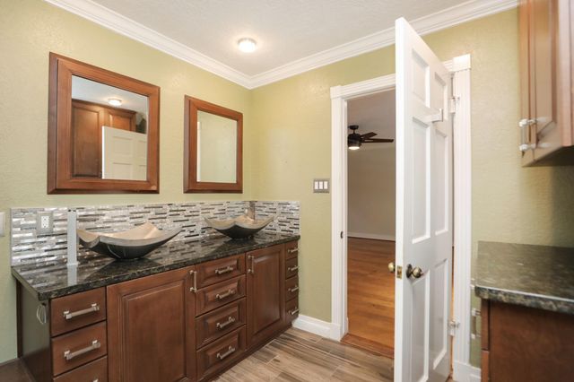 722 Crossroads Drive, Houston, TX 77079