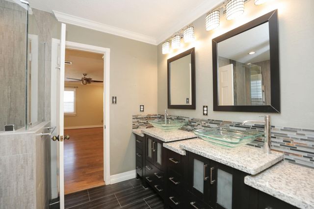 722 Crossroads Drive, Houston, TX 77079