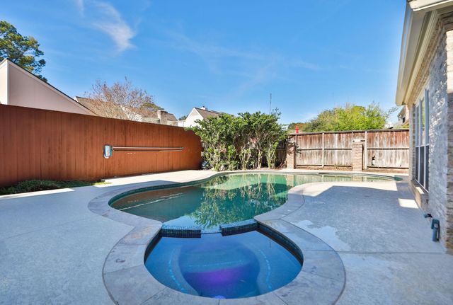 722 Crossroads Drive, Houston, TX 77079