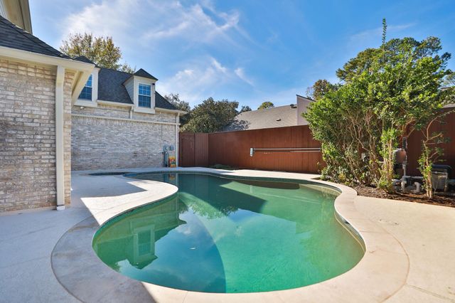 722 Crossroads Drive, Houston, TX 77079