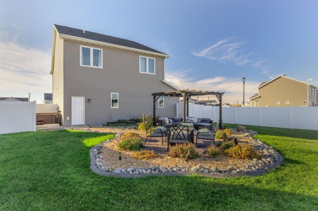 6552 Deer Creek Parkway S, Fargo, ND 58104