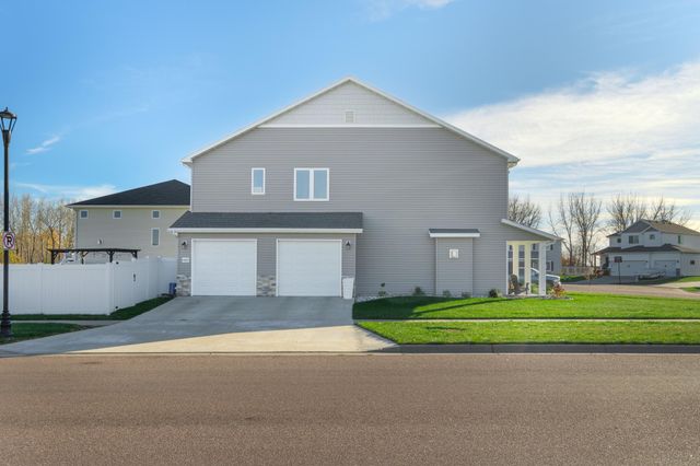6552 Deer Creek Parkway S, Fargo, ND 58104
