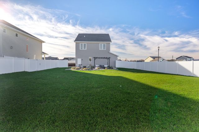 6552 Deer Creek Parkway S, Fargo, ND 58104