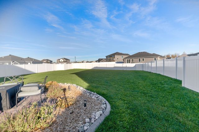 6552 Deer Creek Parkway S, Fargo, ND 58104