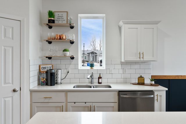 6552 Deer Creek Parkway S, Fargo, ND 58104