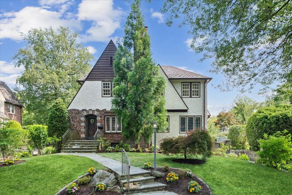 184 Bon Air Avenue, New Rochelle, NY 10804