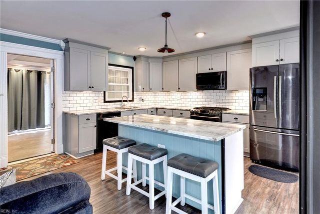 223 Shadywood DR, Newport News, VA 23602