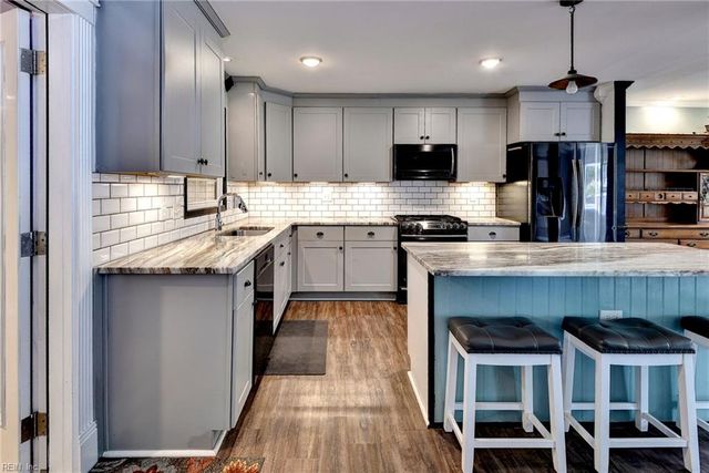 223 Shadywood DR, Newport News, VA 23602