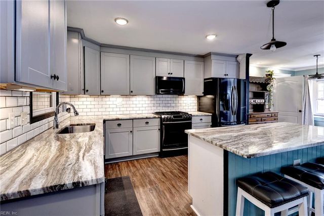 223 Shadywood DR, Newport News, VA 23602