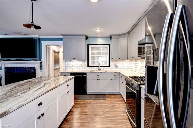 223 Shadywood DR, Newport News, VA 23602