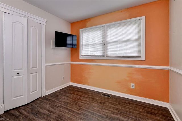 223 Shadywood DR, Newport News, VA 23602