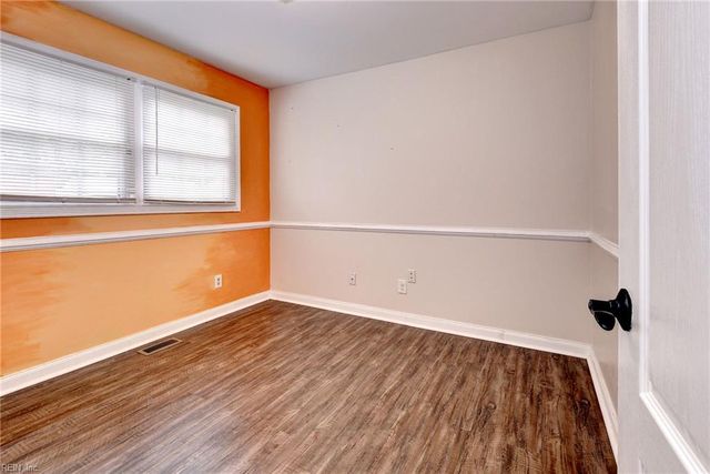 223 Shadywood DR, Newport News, VA 23602