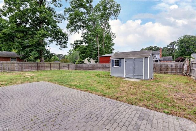 223 Shadywood DR, Newport News, VA 23602