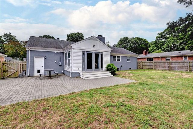 223 Shadywood DR, Newport News, VA 23602
