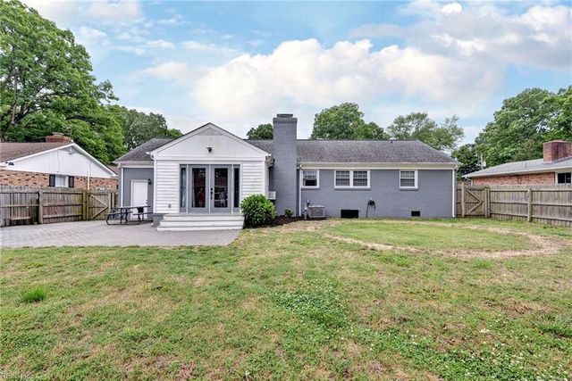223 Shadywood DR, Newport News, VA 23602