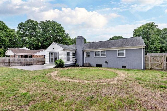 223 Shadywood DR, Newport News, VA 23602