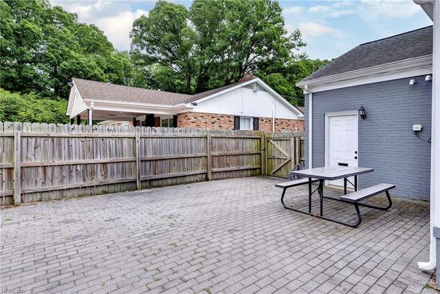 223 Shadywood DR, Newport News, VA 23602