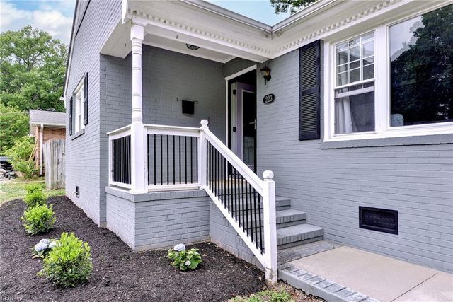 223 Shadywood DR, Newport News, VA 23602