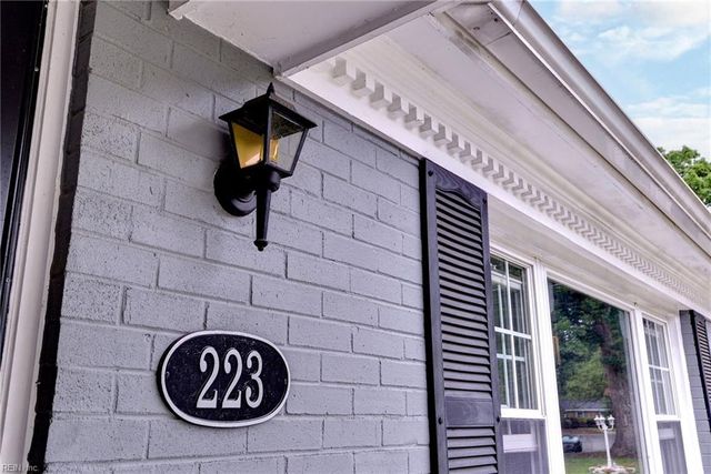 223 Shadywood DR, Newport News, VA 23602
