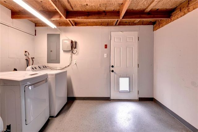 223 Shadywood DR, Newport News, VA 23602