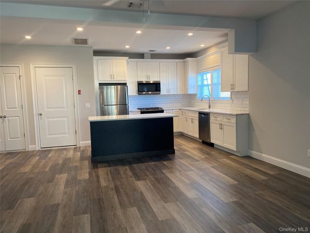 840 Montauk Highway, Copiague, NY 11726