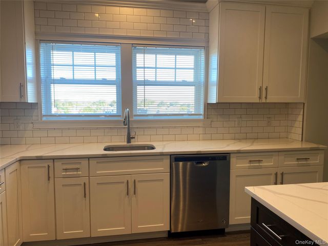 840 Montauk Highway, Copiague, NY 11726