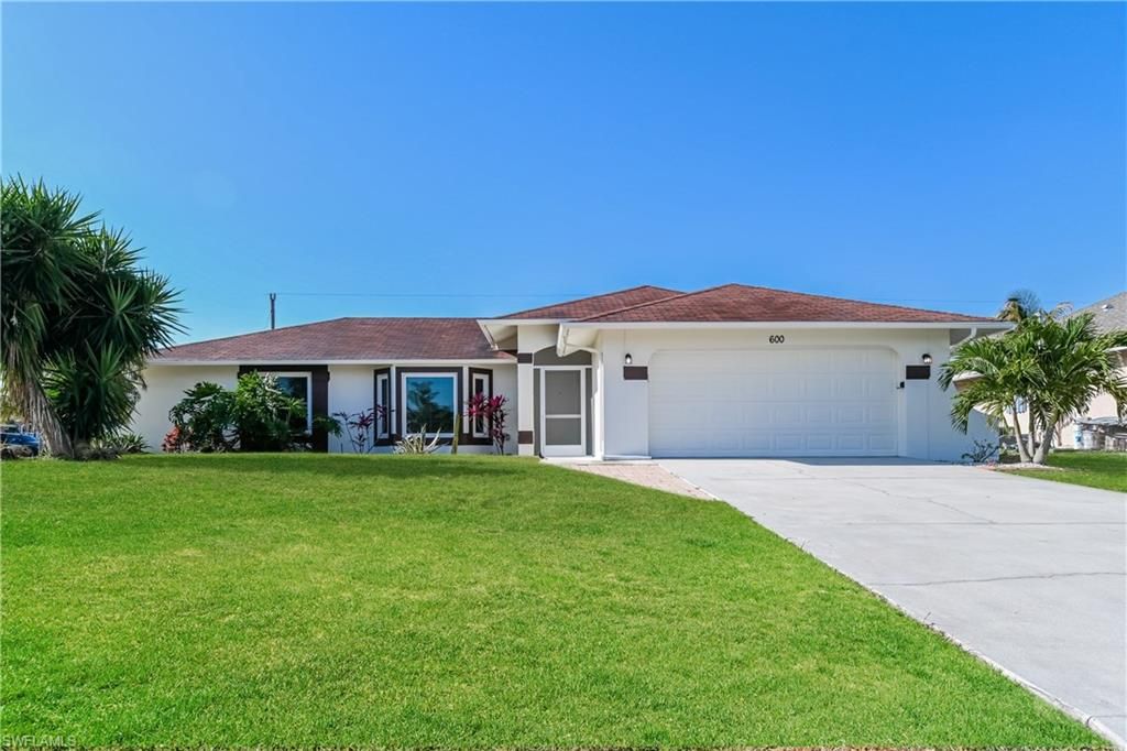 Image 1 of property listing at 600 SW 18th TER, Cape Coral, FL 33991
