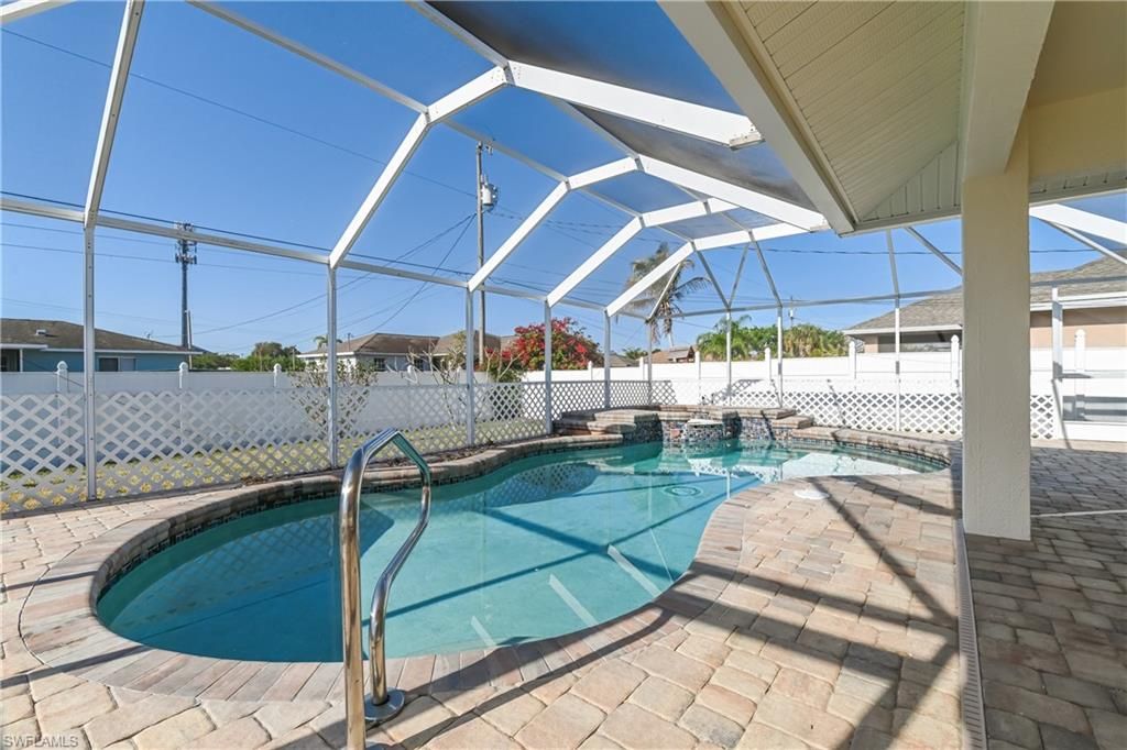 Image 14 of property listing at 600 SW 18th TER, Cape Coral, FL 33991