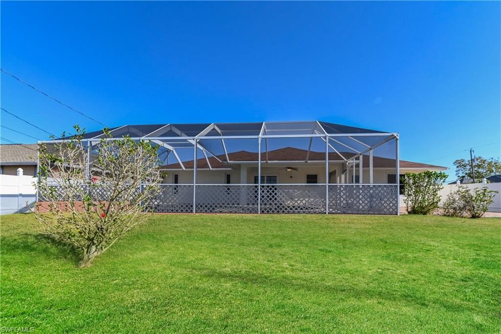 Image 15 of property listing at 600 SW 18th TER, Cape Coral, FL 33991