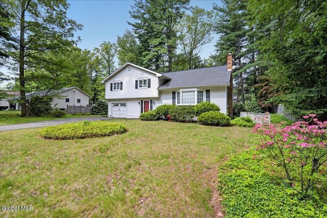 5 Peck Lane, Clifton Park, NY 12065