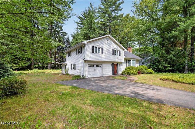 5 Peck Lane, Clifton Park, NY 12065