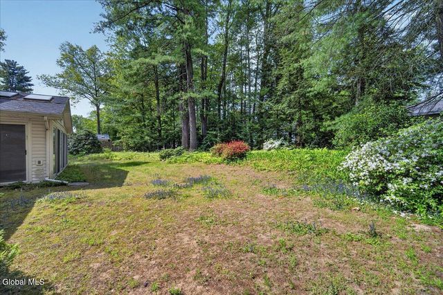 5 Peck Lane, Clifton Park, NY 12065