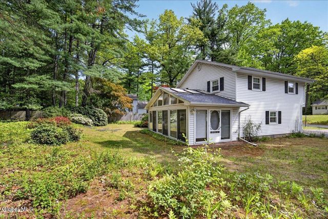 5 Peck Lane, Clifton Park, NY 12065