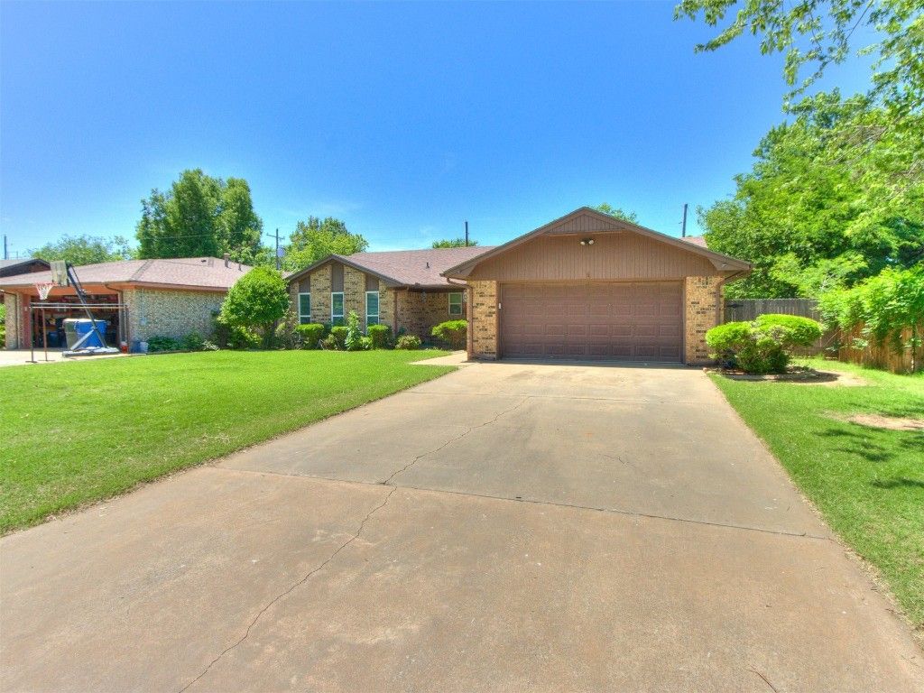 104 Morningside Drive, Chickasha, OK 73018