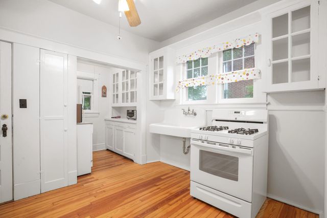 911 BROMPTON ST, Fredericksburg, VA 22401