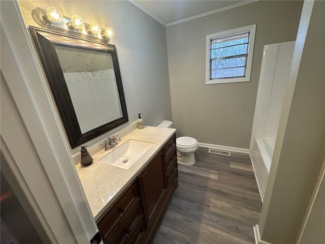 30 Worcester Drive, Bella Vista, AR 72714