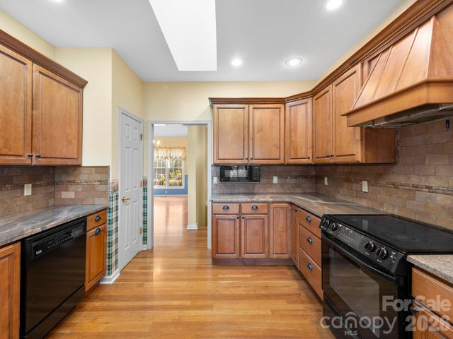 17 Ashton Forest Court, Hendersonville, NC 28739
