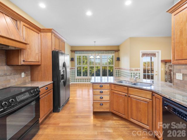 17 Ashton Forest Court, Hendersonville, NC 28739