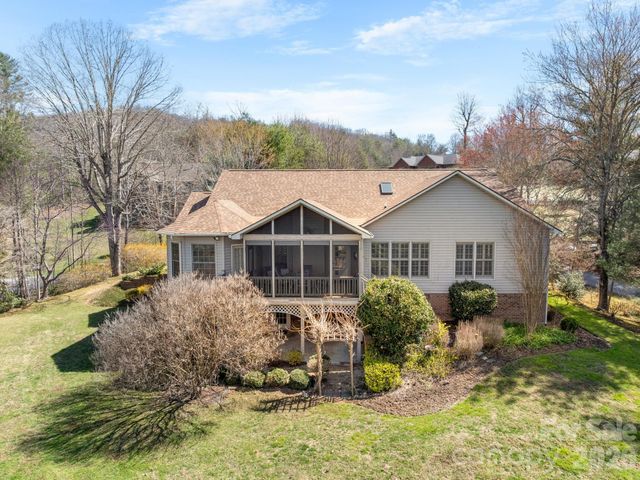 17 Ashton Forest Court, Hendersonville, NC 28739