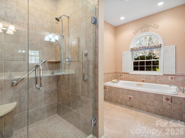 17 Ashton Forest Court, Hendersonville, NC 28739