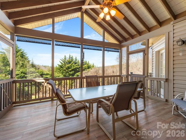 17 Ashton Forest Court, Hendersonville, NC 28739