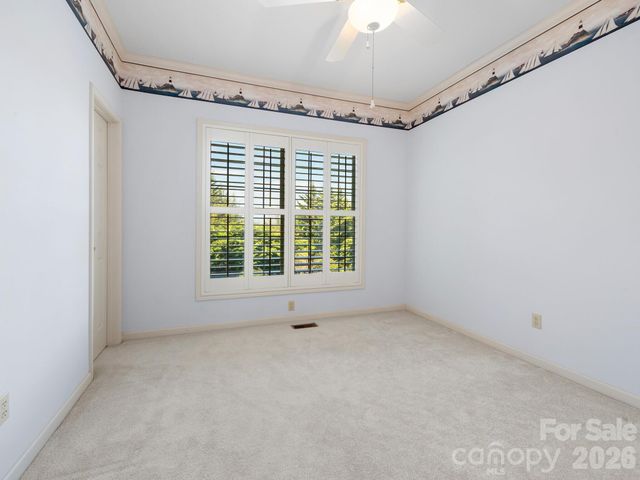 17 Ashton Forest Court, Hendersonville, NC 28739