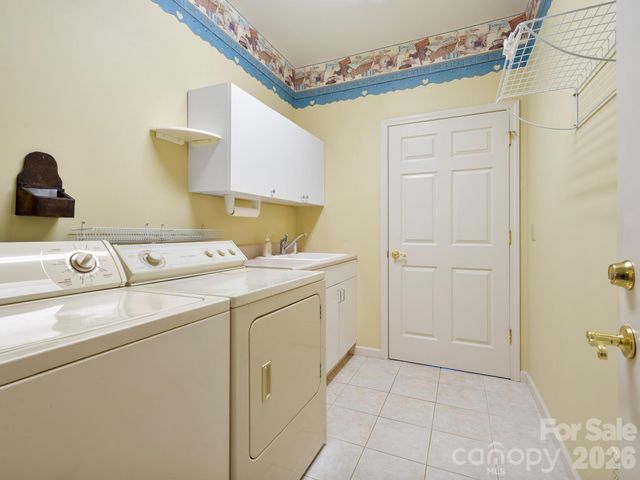 17 Ashton Forest Court, Hendersonville, NC 28739