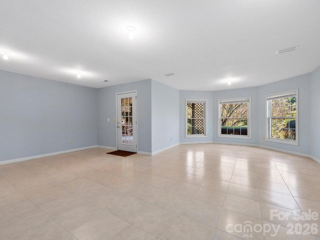 17 Ashton Forest Court, Hendersonville, NC 28739