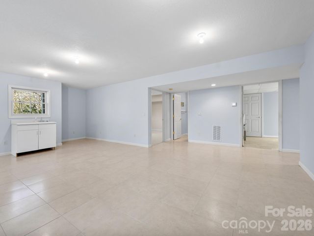 17 Ashton Forest Court, Hendersonville, NC 28739