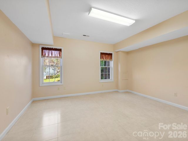 17 Ashton Forest Court, Hendersonville, NC 28739