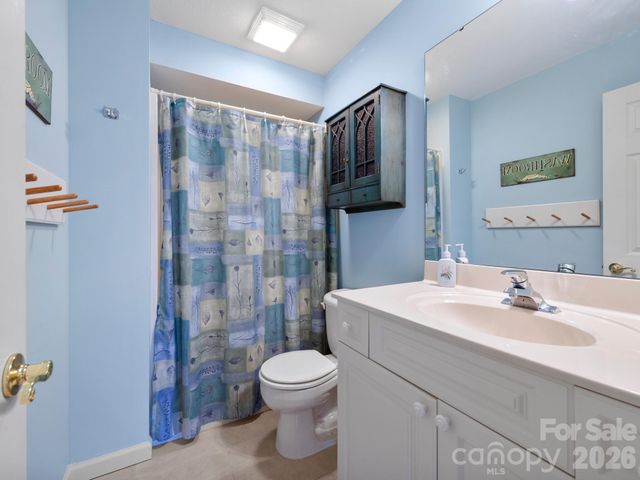 17 Ashton Forest Court, Hendersonville, NC 28739