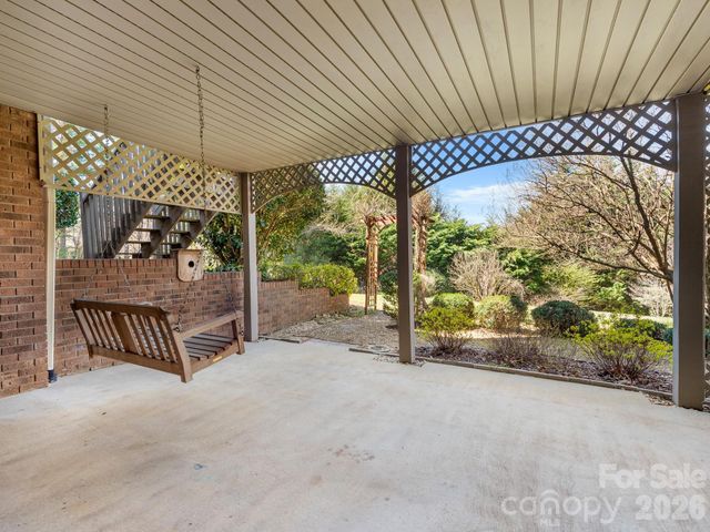 17 Ashton Forest Court, Hendersonville, NC 28739