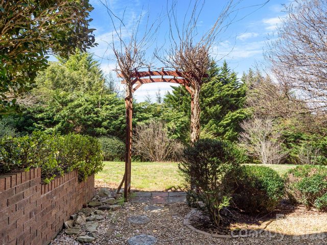 17 Ashton Forest Court, Hendersonville, NC 28739